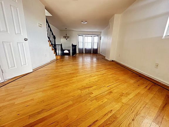 2nd image of 3080 Hylan Blvd