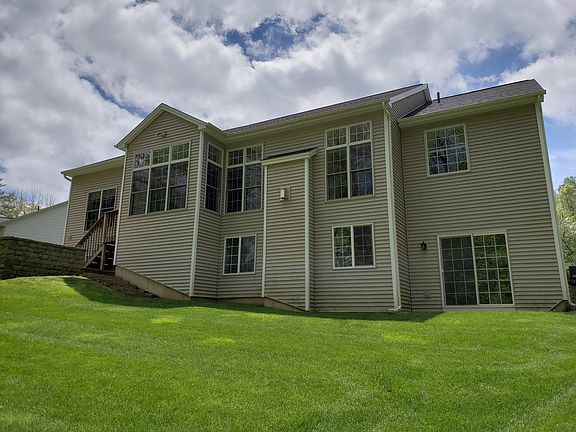 3rd image of 9 Summerfield Cir