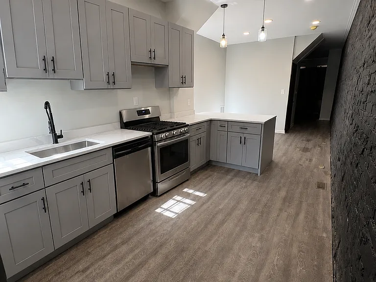 1402 Aisquith St — Photo 2