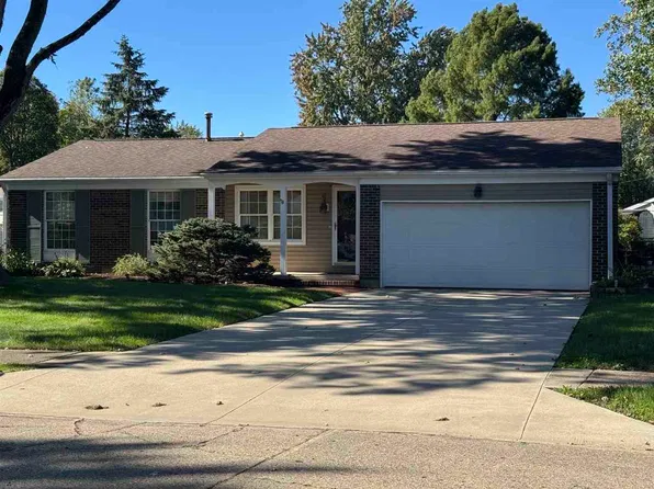 420 N 1st St, Centerville, IN 47330