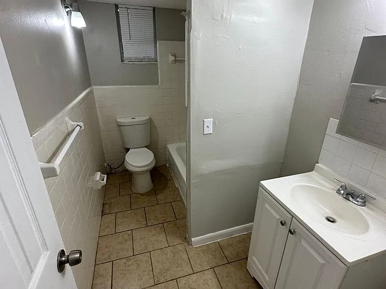 2851 Sophia St — Photo 64