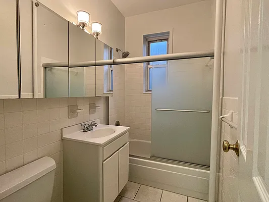 Rented by Amorelli Realty | media 6