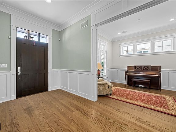5th image of 1119 Forest Ave