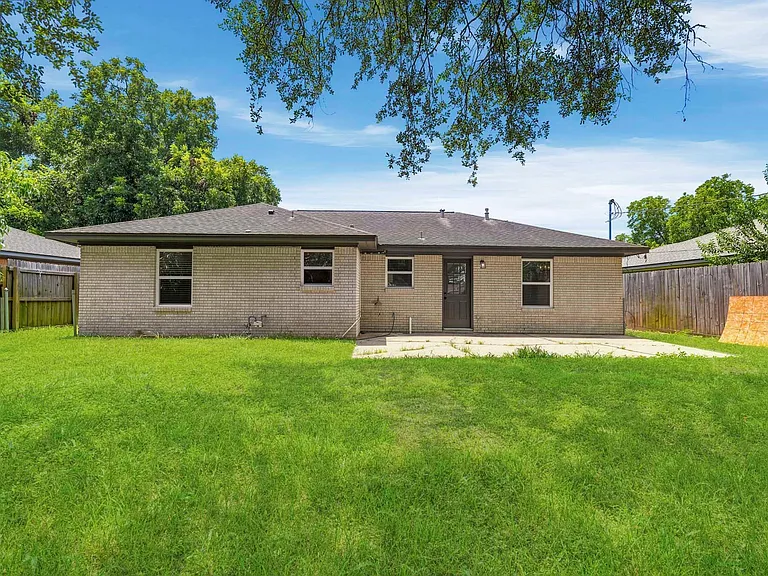 913 Meadowlane St — Photo 26