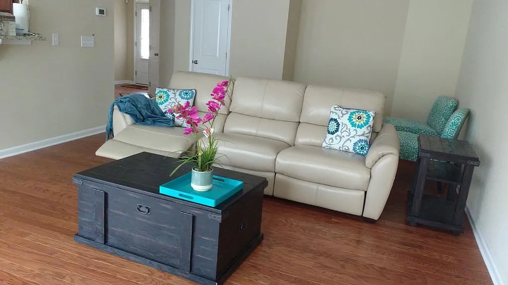 4160 Hammond Bridge Dr — Photo 1