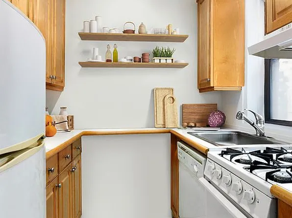 222 E 35th St APT 5G, Manhattan, NY 10016