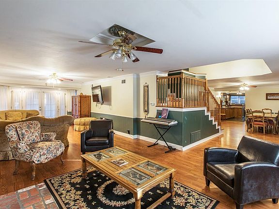 3rd image of 31698 Silver Spruce Dr