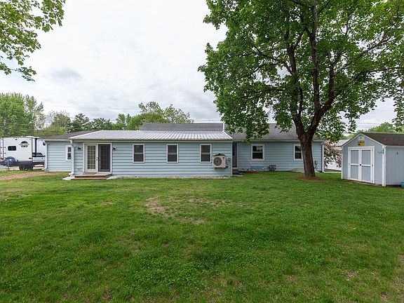 4th image of 64 Fairview Avenue