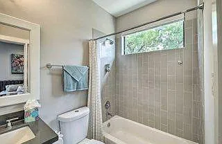 2403 Everett St #C — Photo 5