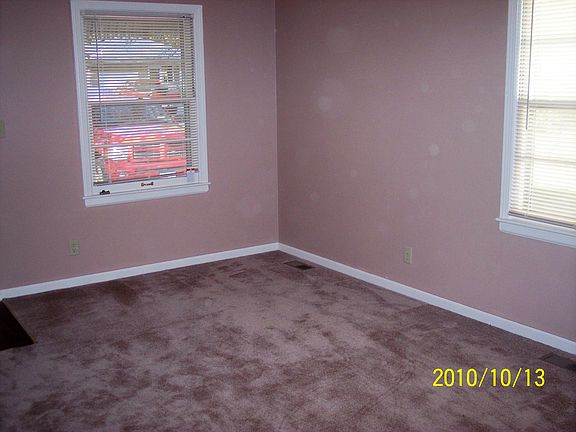5th image of 307 E 78th Ter