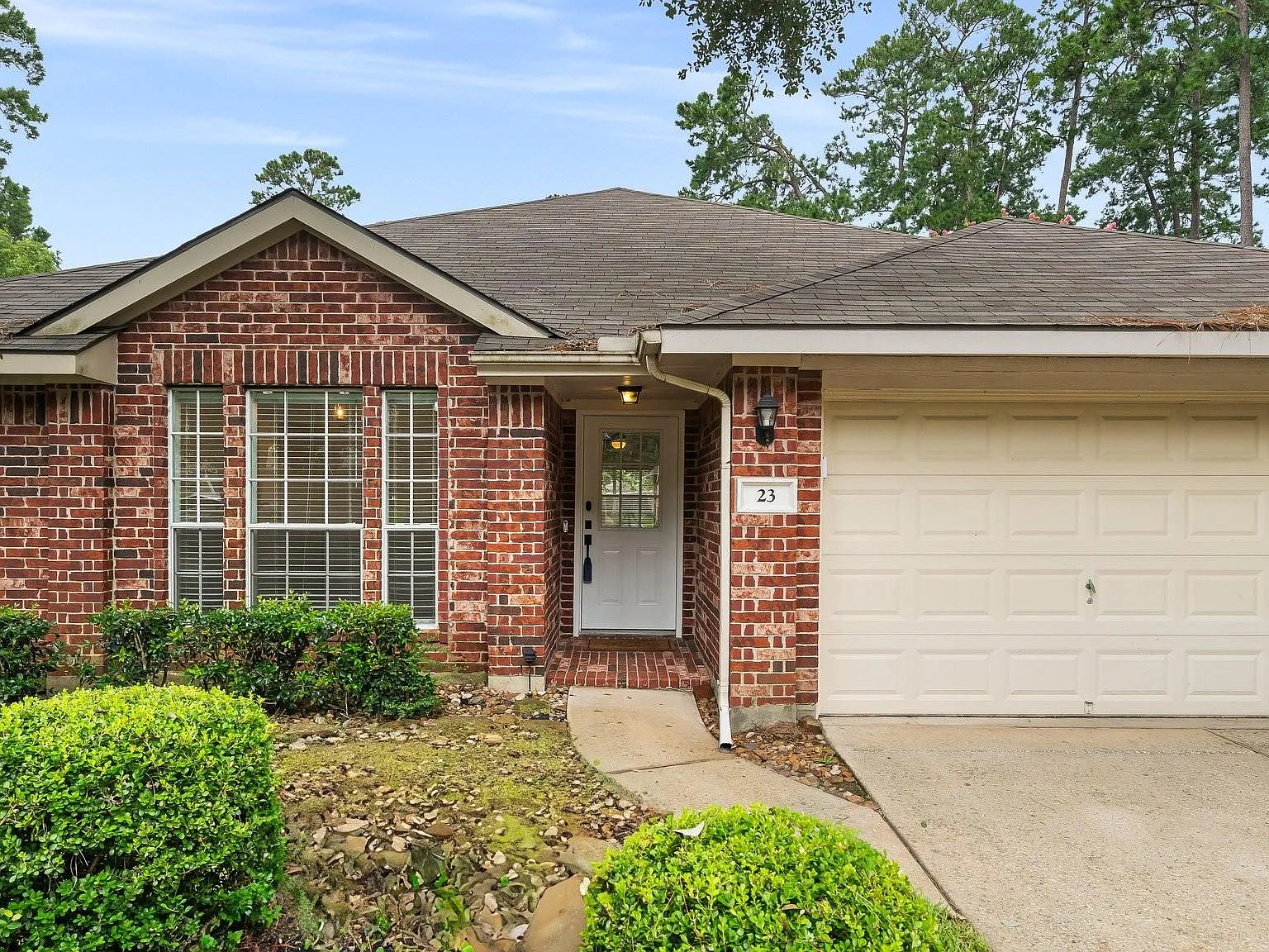 3 bed, 2.0 bath, 1690 sqft, $2,350 — Photo 4