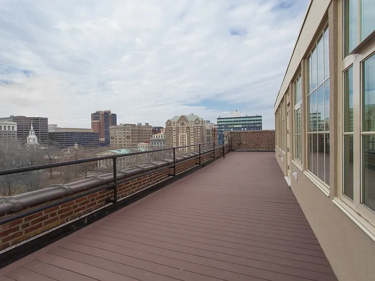 320 Walnut — Photo 13
