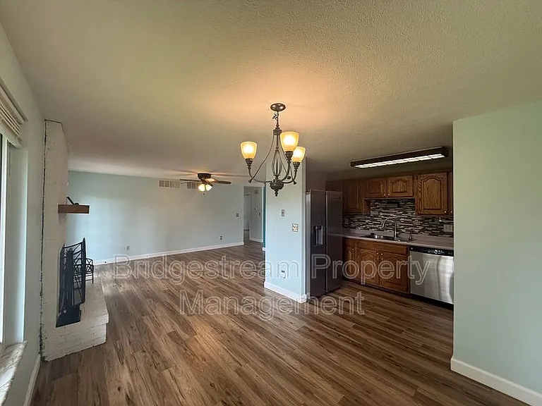 7611 Blossomview Ct — Photo 4