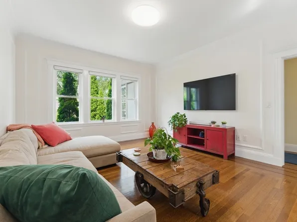 200 Winchester St #1, Brookline, MA 02446