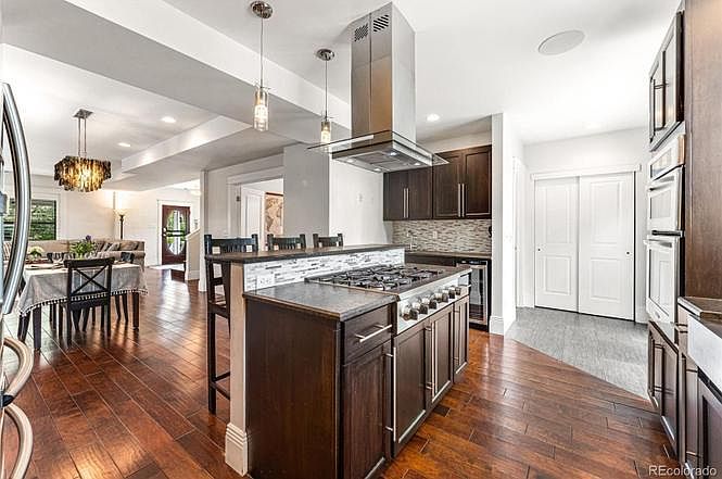 2nd image of 2340 Fairfax St