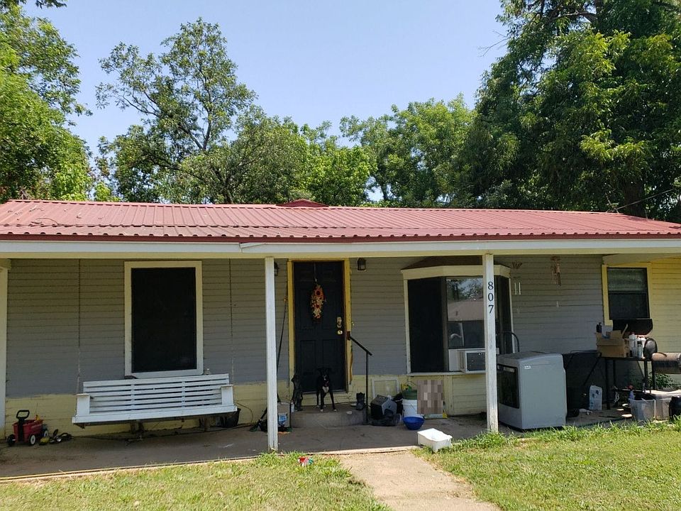 1st image of 807 Oak St