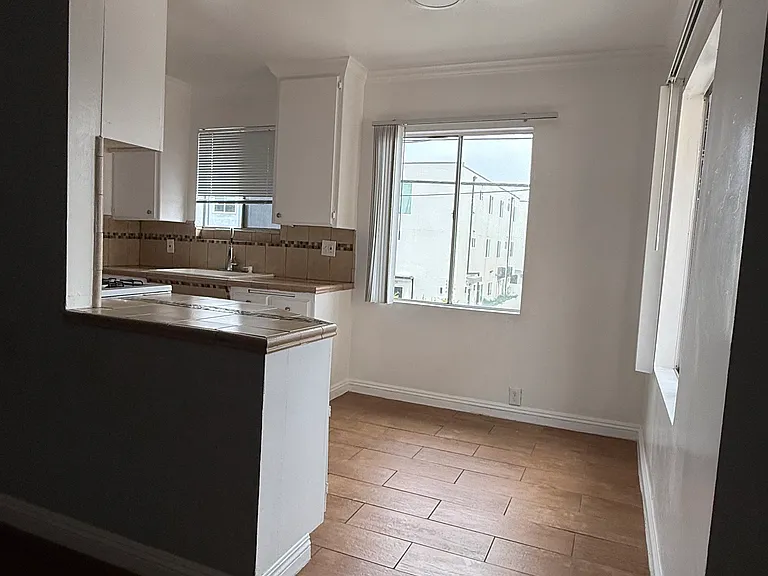634 N Kingsley Dr #3 — Photo 4