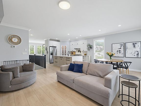 5th image of 3763 McKinley Dr