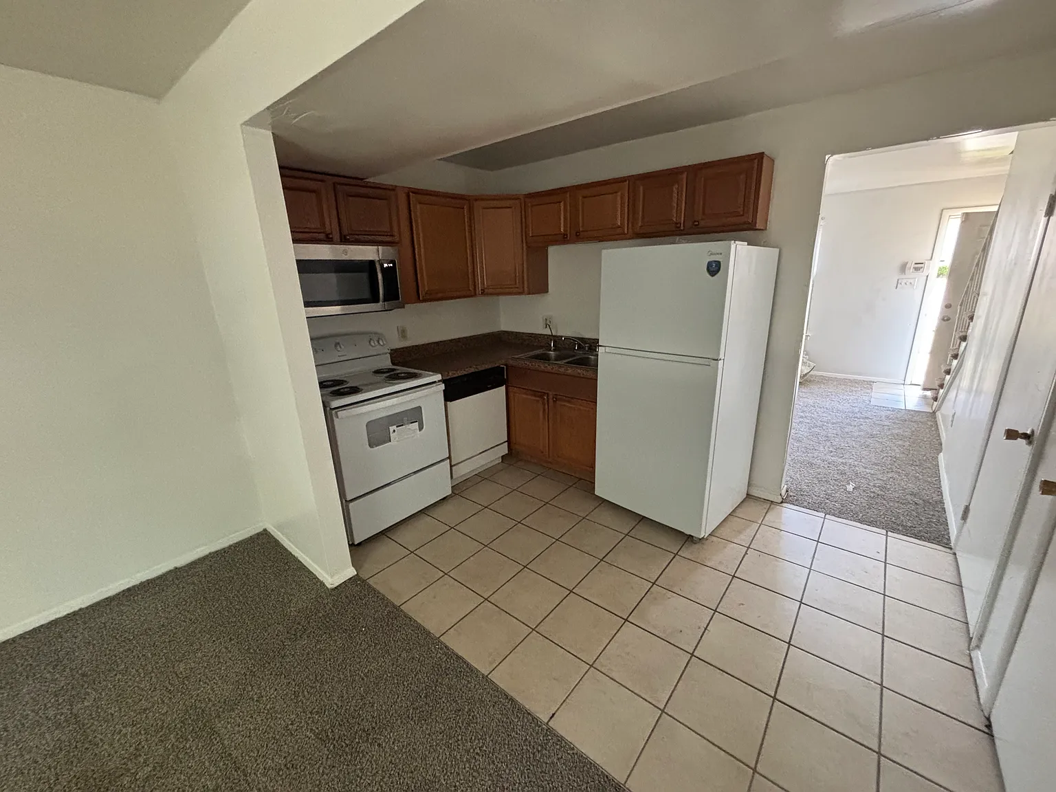 2 bed, 1100 sqft, $1,400 — Photo 2