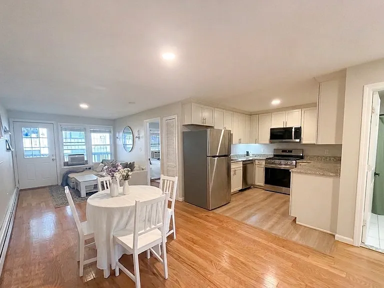 275 Chelsea St #3 — Photo 1