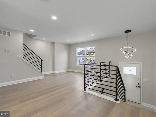 12 Booker Cir, New Castle, DE 19720