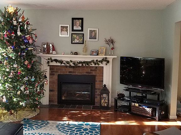 Upstairs living room, gas FP