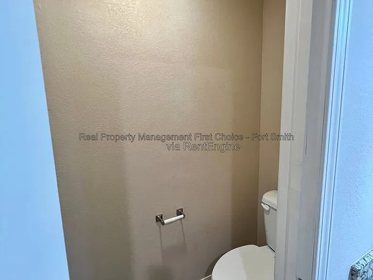 507 Ridge Point Dr — Photo 13
