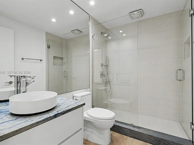 731 Crandon Blvd #208 — Photo 39