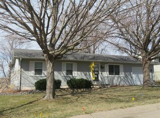 31 Countryside Dr, Treynor, IA 51575