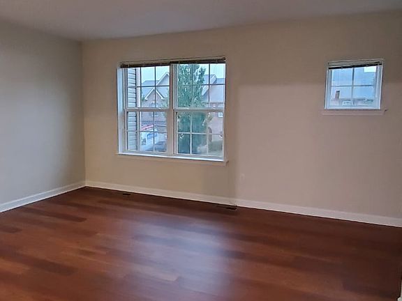 3rd image of 316 Milkweed Dr