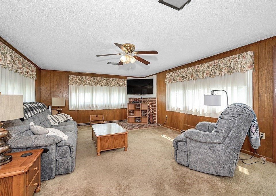 1212 Hildreth St, Dracut, MA 01826 Zillow