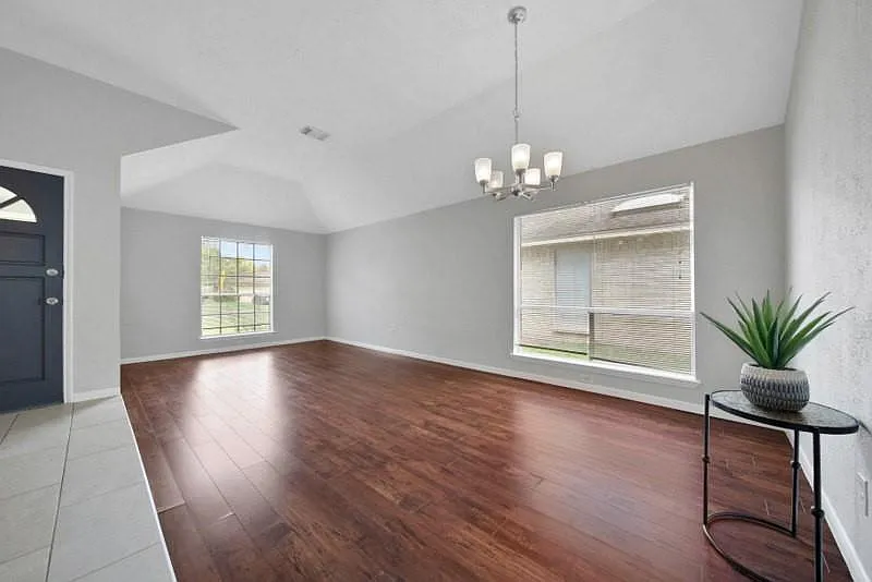 3 bed, 2.0 bath, 1874 sqft, $2,250 — Photo 3