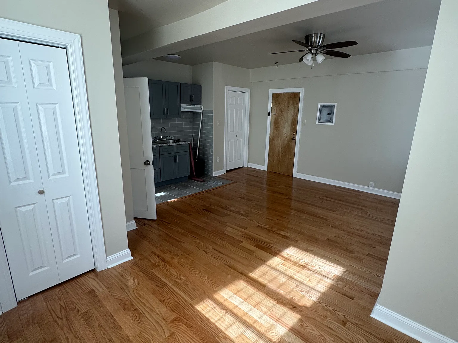 Studio, 445 sqft, $975 — Photo 2