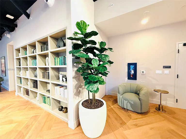 121 NE 5th St #901B — Photo 47