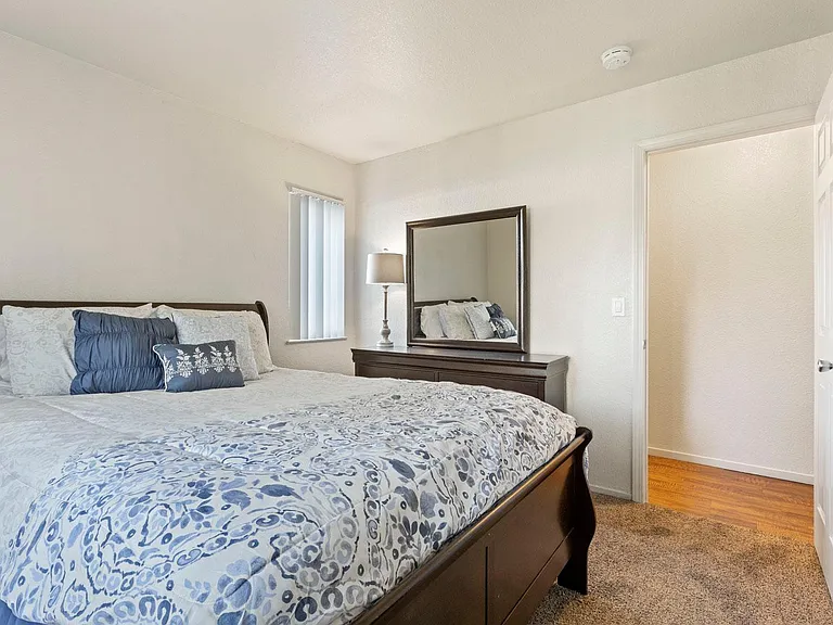 Live Oak Apartments — Photo 25