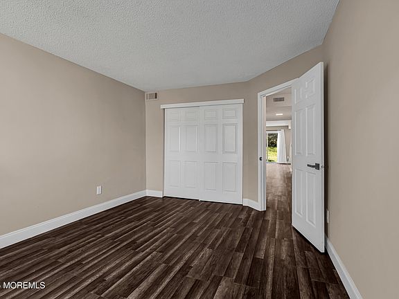 4th image of 67 Greenwood Dr