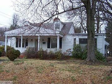 1st image of 1210 Oak St