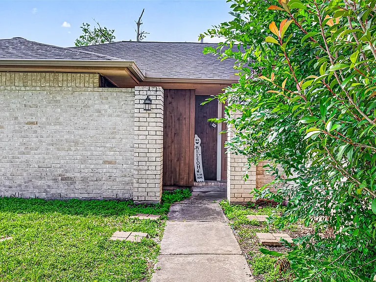2310 Woodwind Dr — Photo 4