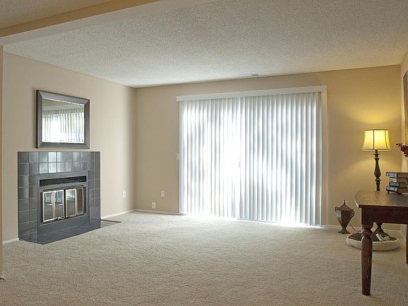 4th image of 1150 Lakeville Cir