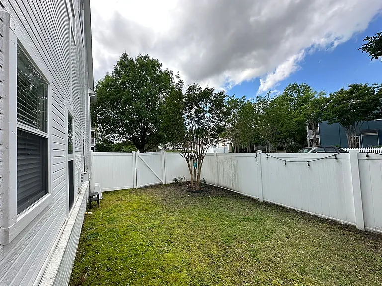 1390 Island Town Dr — Photo 32