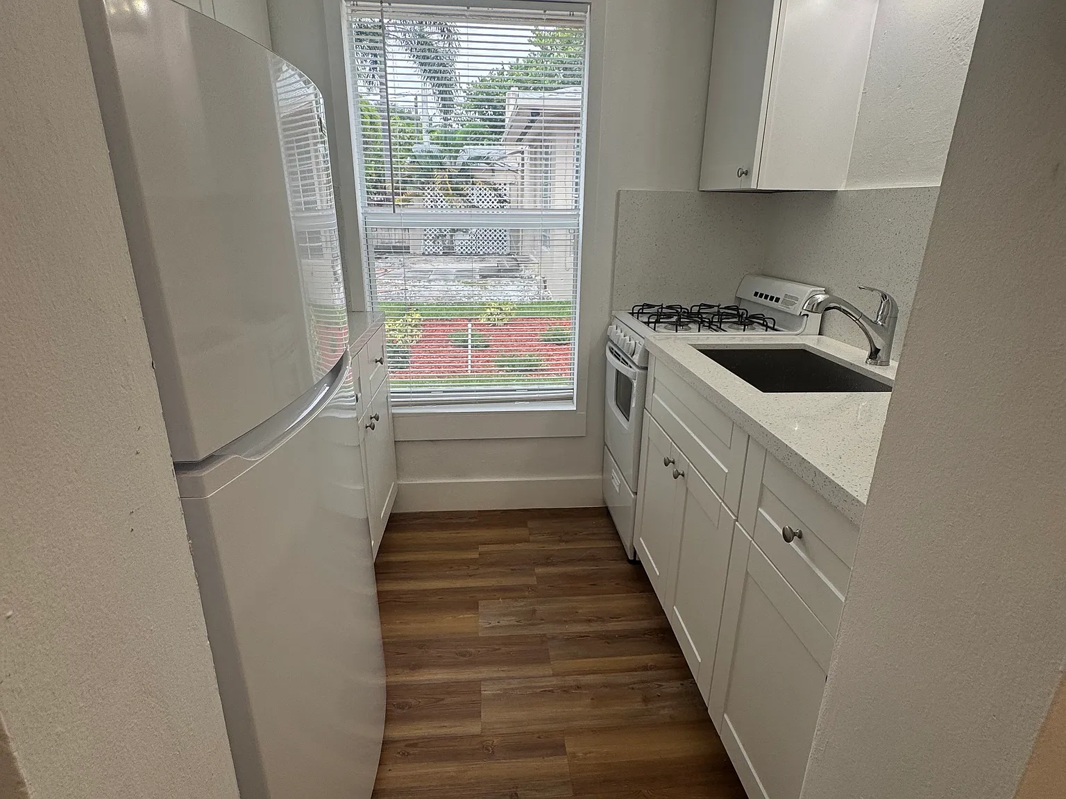 1 bed, 650 sqft, $1,600 — Photo 3