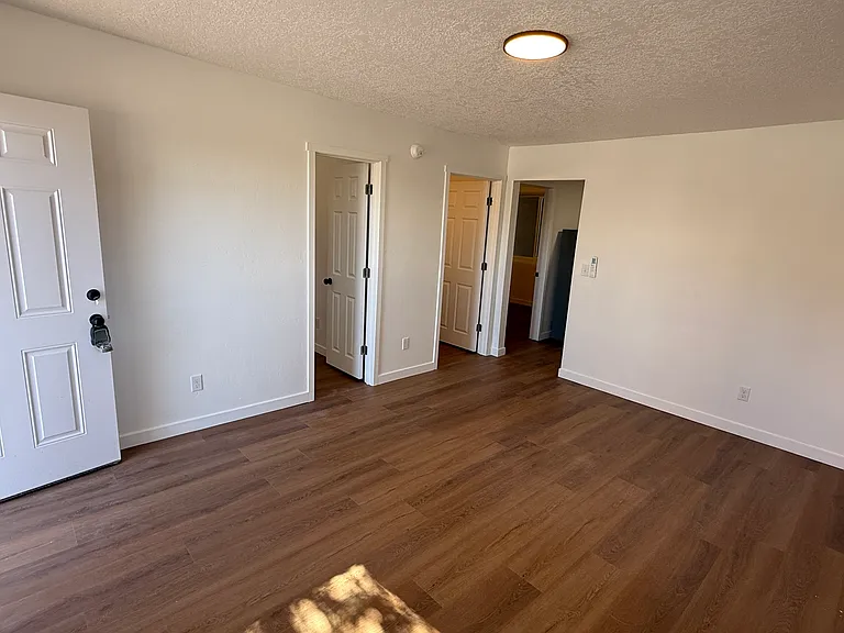 469 W 2nd St #2 — Photo 9