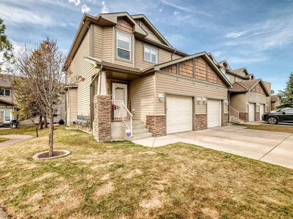 15 E Spring Meadows Bay, Okotoks, AB T1S 2G8