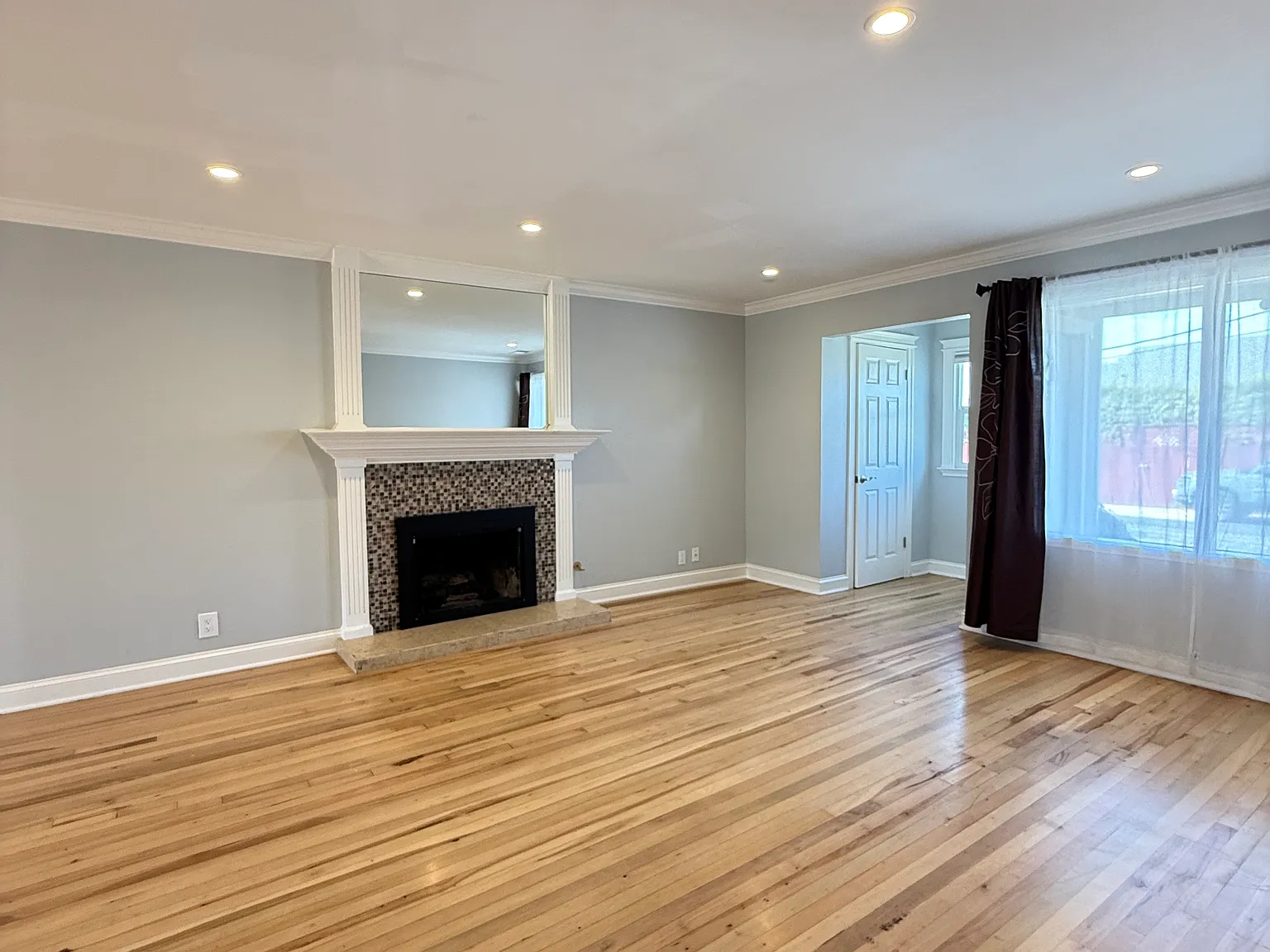 2 bed, 930 sqft, $4,500 — Photo 4