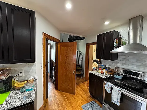 3 bed, 9999 sqft, $4,400 — Photo 4
