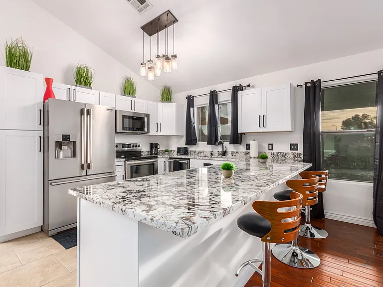 9802 S 47th Pl — Photo 3