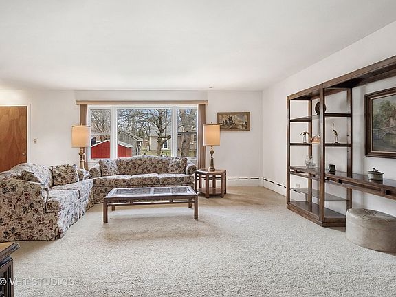 2nd image of 1375 Yager Ln