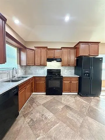 2850 Amber Ave — Photo 7