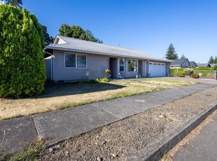 17036 SE Salmon St, Portland, OR 97233