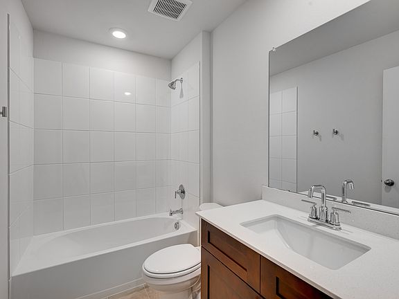 6077 Freedom Full Bath #3 between Study and Front Bedroom